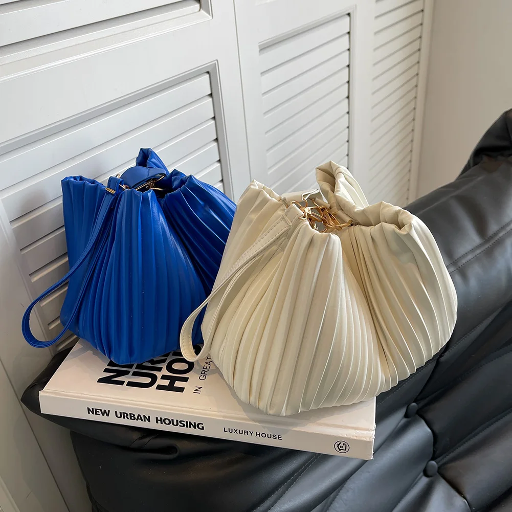 Crossbody Bags Fashion Fold Women PU Leather Pleated Underarm Bags Vintage Ladies Small for Shopping Business
Crossbody Bags Fashion Fold Women PU Leather Pleated Underarm Bags Vintage Ladies Small for Shopping Business