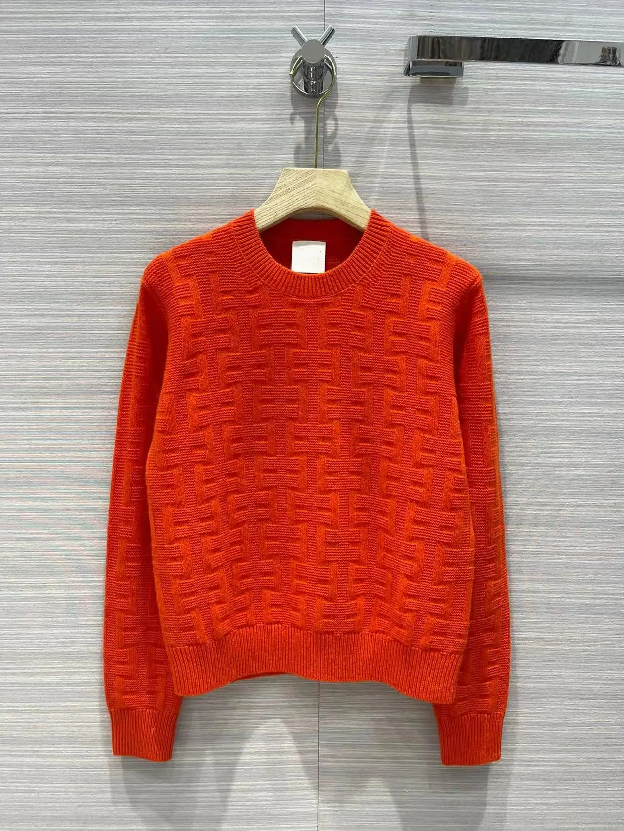 Fyion High Quality Runway Design Pullover Sweater Women 2022 Summer Knitted Femme Cashmere Solid Jacquard Sweater
Fyion High Quality Runway Design Pullover Sweater Women 2022 Summer Knitted Femme Cashmere Solid Jacquard Sweater