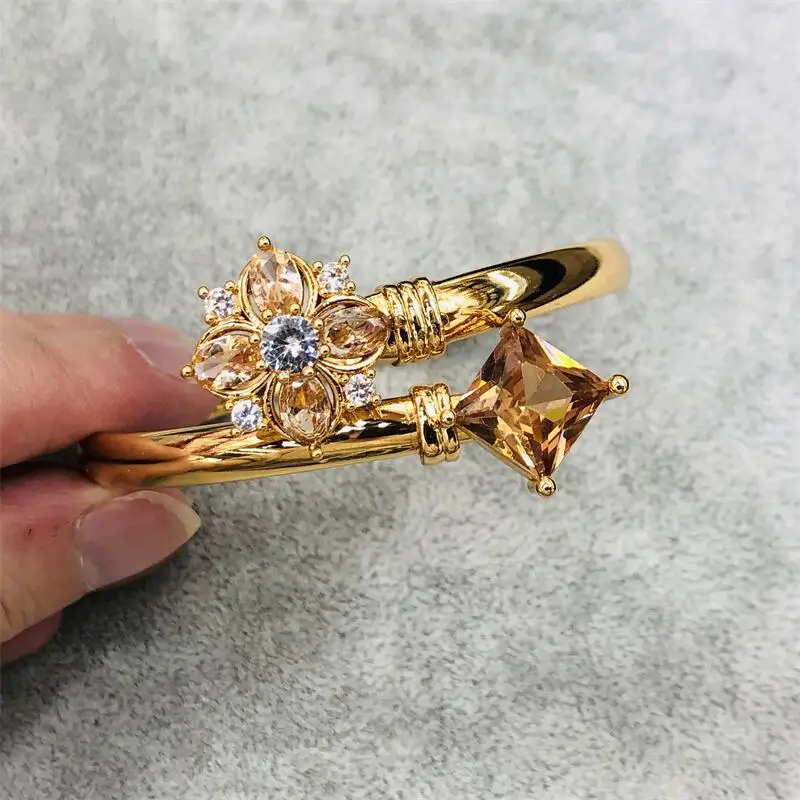 Luxury Bracelet for Women Zircon Stone Wide Chain Gold Cuff Lucky for Girls Boys Original Engagement Wedding Bridal Golden
Luxury Bracelet for Women Zircon Stone Wide Chain Gold Cuff Lucky for Girls Boys Original Engagement Wedding Bridal Golden