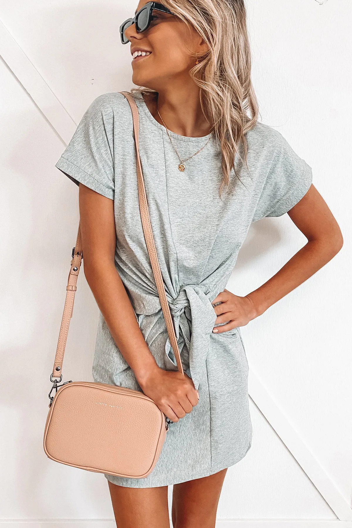 Sport Women's Dress Black O-neck Lace Up Short Sleeve Dresses Female 2022 Summer New Streetwear Fashion Clothes Lady
Sport Women's Dress Black O-neck Lace Up Short Sleeve Dresses Female 2022 Summer New Streetwear Fashion Clothes Lady