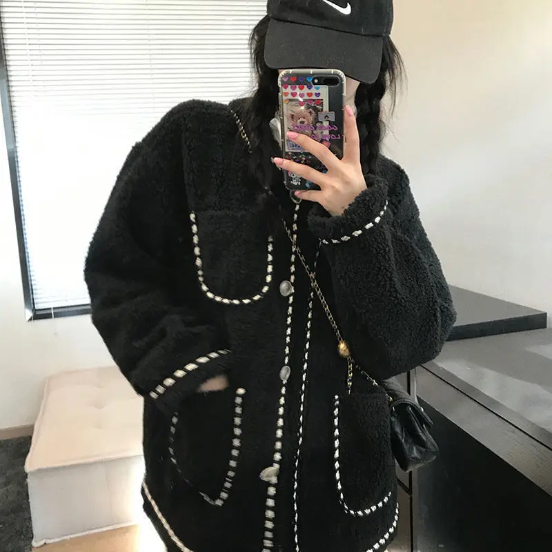 2022 Faux Lamb Wool Coat Women Autumn and Winter Jackets and Coats Thick Fur Plush Winter Clothes Loose Short Trend Outwear E557
2022 Faux Lamb Wool Coat Women Autumn and Winter Jackets and Coats Thick Fur Plush Winter Clothes Loose Short Trend Outwear E557