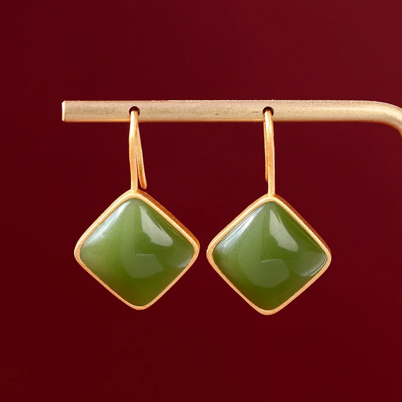 Green Earrings Small Square Candy Versatile Earrings Copper Plated Real Gold Inlaid Hotan Jade Antique Luxury
Green Earrings Small Square Candy Versatile Earrings Copper Plated Real Gold Inlaid Hotan Jade Antique Luxury