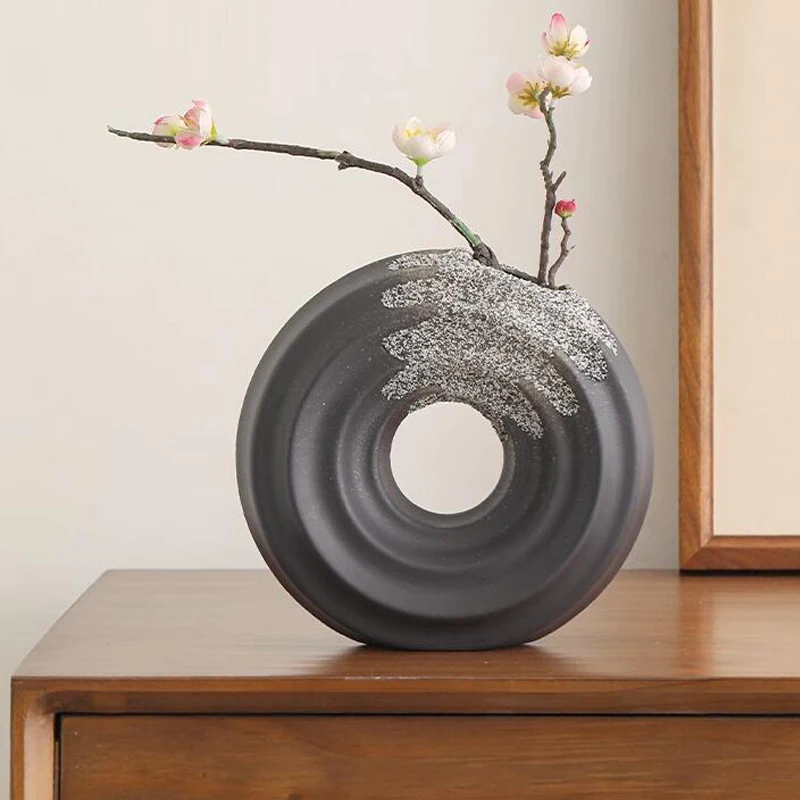 1pc Nordic Light Luxury Retro Ceramic Vase Dry Insertion Creative Home Living Room Bedroom Table Decoration Circular Flower Ware
1pc Nordic Light Luxury Retro Ceramic Vase Dry Insertion Creative Home Living Room Bedroom Table Decoration Circular Flower Ware