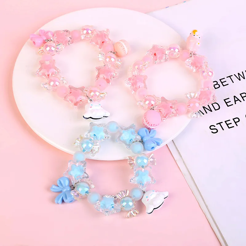 2022 Новый Sanrioed мультфильм аниме Cinnamoroll кристалл браслет ювелирные изделия очаровательные бусины кавайный девичий стиль декоративный кулон подарок для девочки
2022 Новый Sanrioed мультфильм аниме Cinnamoroll кристалл браслет ювелирные изделия очаровательные бусины кавайный девичий стиль декоративный кулон подарок для девочки