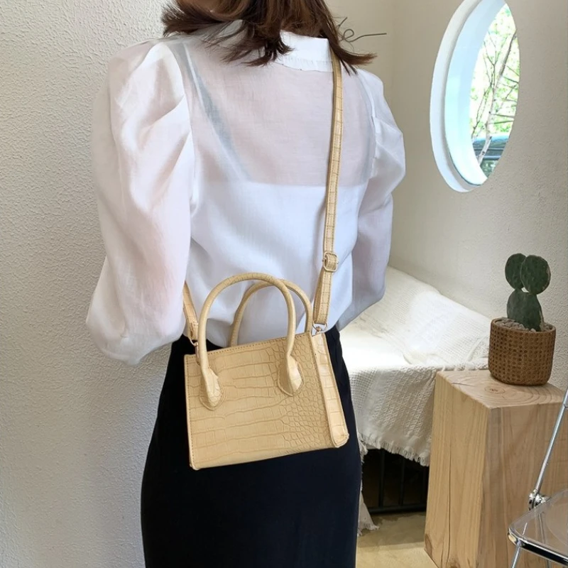2022 Crocodile Pattern PU Leather Crossbody Bags for Women Chain Female Shoulder Handbags Mini Purses Travel Cross Body Bag
2022 Crocodile Pattern PU Leather Crossbody Bags for Women Chain Female Shoulder Handbags Mini Purses Travel Cross Body Bag