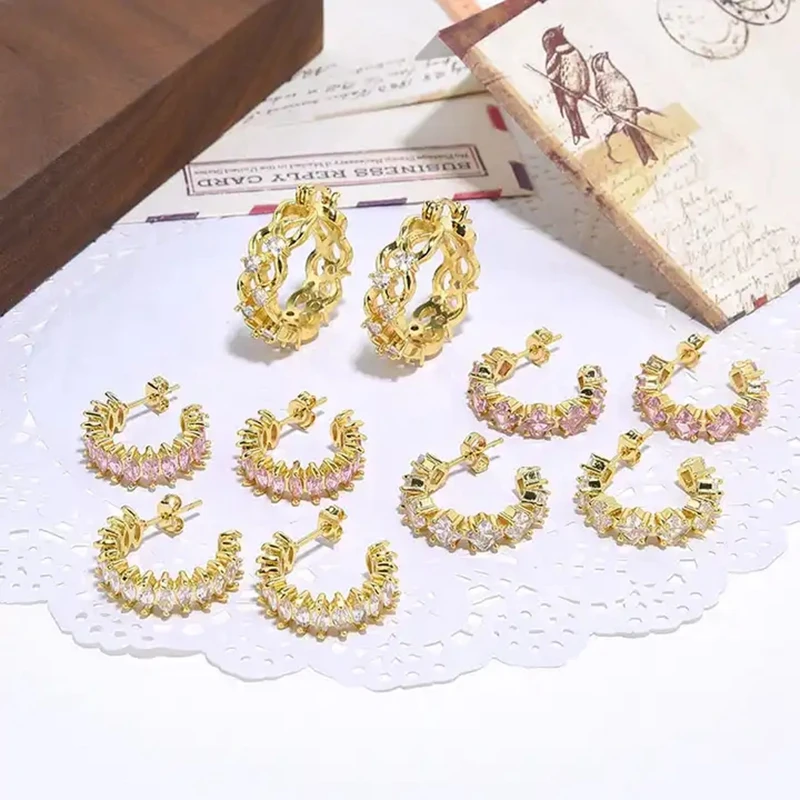 5Pairs Fashion 18K Gold plated Pink White Crystal CZ Micro Pave Zirconia Huggie Hoops Earrings for Women Ladies
5Pairs Fashion 18K Gold plated Pink White Crystal CZ Micro Pave Zirconia Huggie Hoops Earrings for Women Ladies