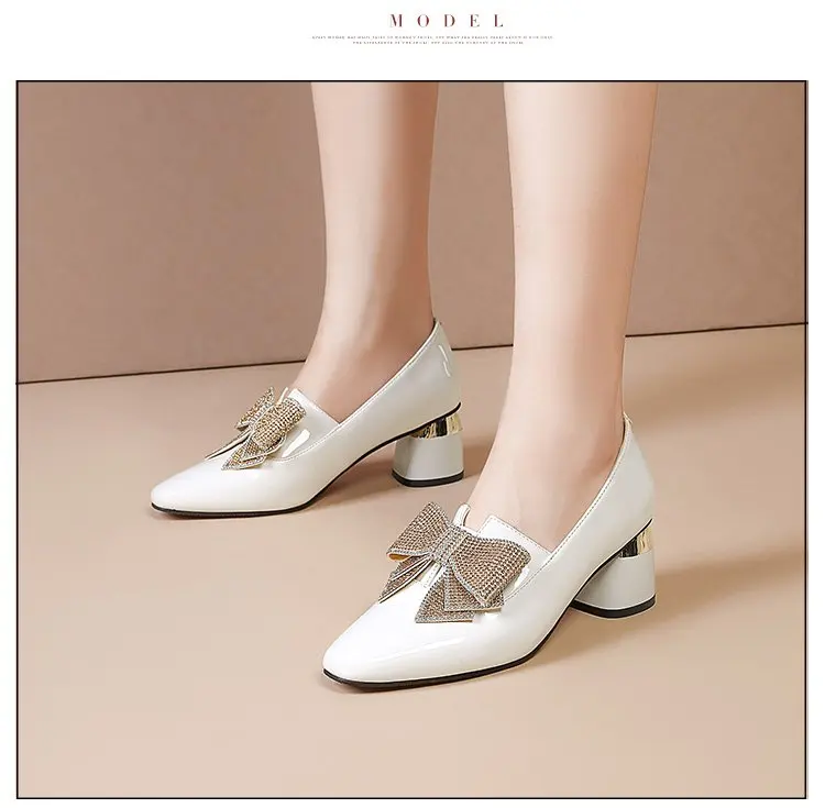 Туфли женские на высоком каблуке, лакированные классические, свадебные туфли-лодочки, без застежки, блестящие, удобная обувь для невесты, ве... 
Туфли женские на высоком каблуке, лакированные классические, свадебные туфли-лодочки, без застежки, блестящие, удобная обувь для невесты, ве...