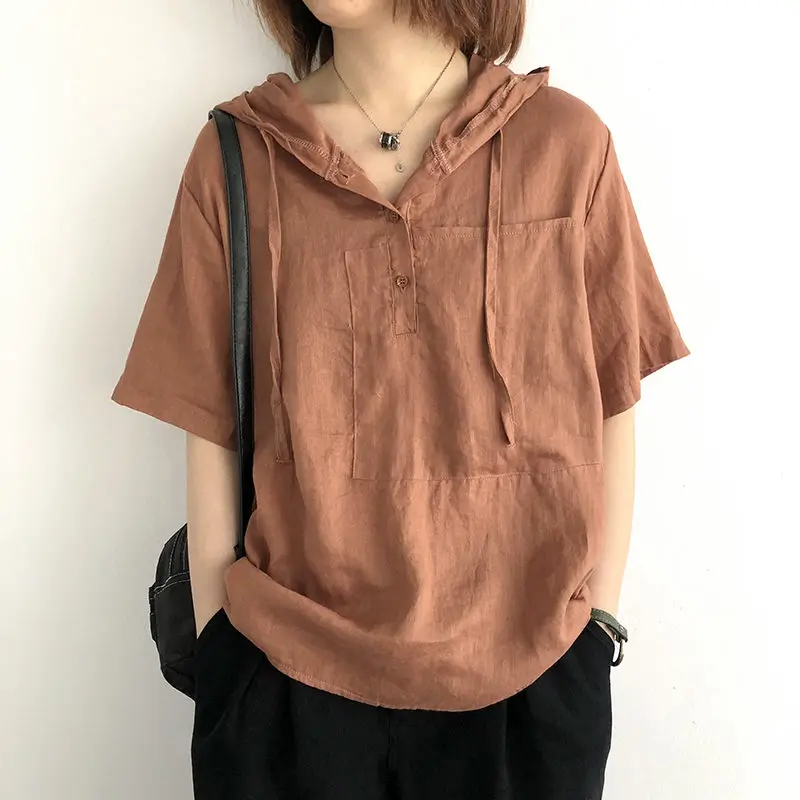 Женская футболка в стиле ретро, свободная Однотонная футболка с капюшоном и коротким рукавом, с разрезом на подоле, модель h975 на лето 
Женская футболка в стиле ретро, свободная Однотонная футболка с капюшоном и коротким рукавом, с разрезом на подоле, модель h975 на лето