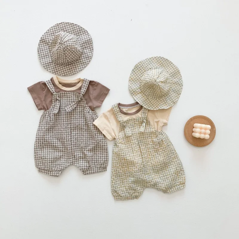 Baby children's short sleeved Plaid suspenders with hat three piece boys' and girls' Khaki suit
Baby children's short sleeved Plaid suspenders with hat three piece boys' and girls' Khaki suit