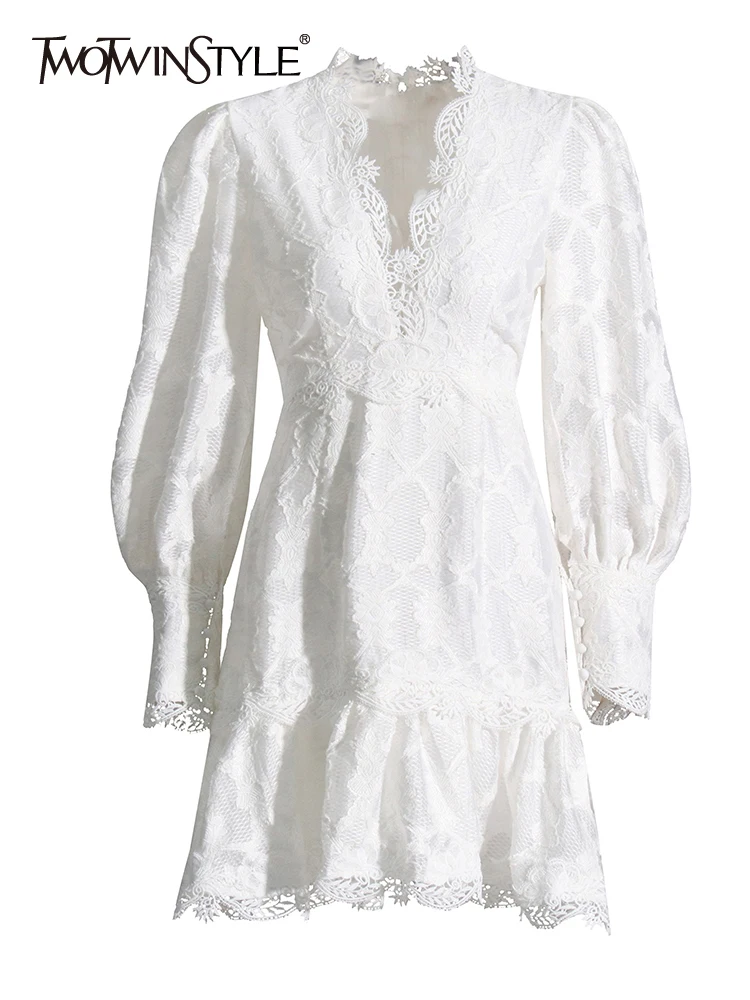 Женское Повседневное платье TWOTWINSTYLE, элегантное платье с v-образным вырезом, рукавами-фонариками и складками, с вышивкой, на осень
Женское Повседневное платье TWOTWINSTYLE, элегантное платье с v-образным вырезом, рукавами-фонариками и складками, с вышивкой, на осень