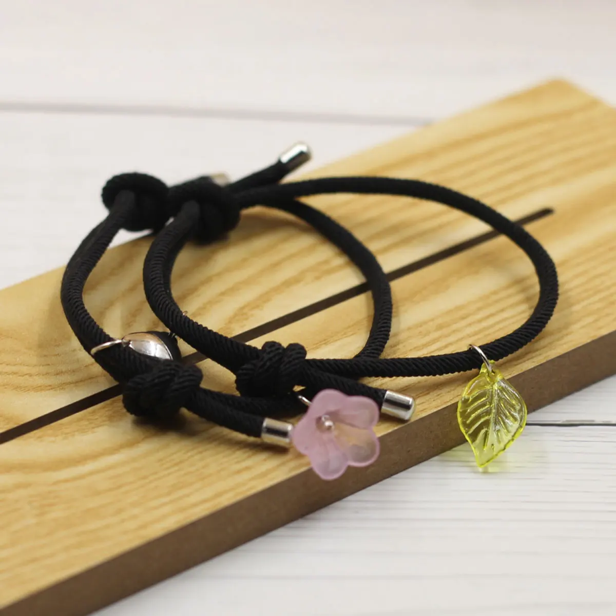 Set Magnetic Men Women Couple Bracelets Bangle Candy Color Flower Charm Leaf Pendant Braid Rope Jewelry Gifts for Friends Lovers
Set Magnetic Men Women Couple Bracelets Bangle Candy Color Flower Charm Leaf Pendant Braid Rope Jewelry Gifts for Friends Lovers