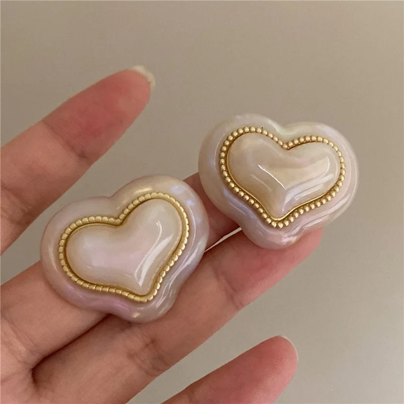 Hip Hop Acrylic Heart Earrings for Women Korean Exaggerated Brincos 2022 Femme Jewelry Fashion Wholesale
Hip Hop Acrylic Heart Earrings for Women Korean Exaggerated Brincos 2022 Femme Jewelry Fashion Wholesale