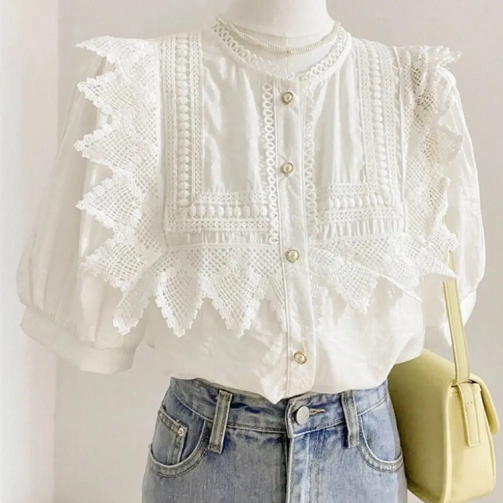 2023 Summer New Fashion Sweet Lace Embroidery Patchwork Loose Short Sleeve Shirt Women's Bubble Sleeve White Blouse Top
2023 Summer New Fashion Sweet Lace Embroidery Patchwork Loose Short Sleeve Shirt Women's Bubble Sleeve White Blouse Top