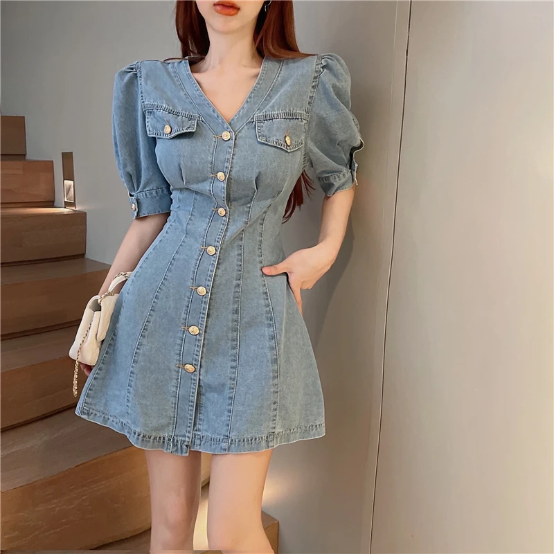 Женское джинсовое платье с пышными рукавами, ТРАПЕЦИЕВИДНОЕ однобортное платье выше колена с V-образным вырезом во французском стиле на лет...
Женское джинсовое платье с пышными рукавами, ТРАПЕЦИЕВИДНОЕ однобортное платье выше колена с V-образным вырезом во французском стиле на лет...