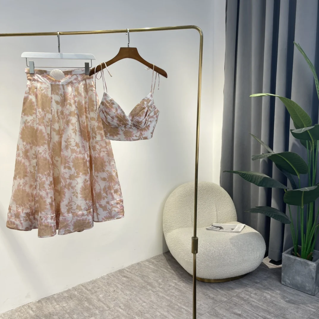 Shirred Stretchable Back Hooked Tops and Ankle Length Skirt Set 2022 Summer New Pink Khaki Floral Printed Women Two Piece Set
Shirred Stretchable Back Hooked Tops and Ankle Length Skirt Set 2022 Summer New Pink Khaki Floral Printed Women Two Piece Set