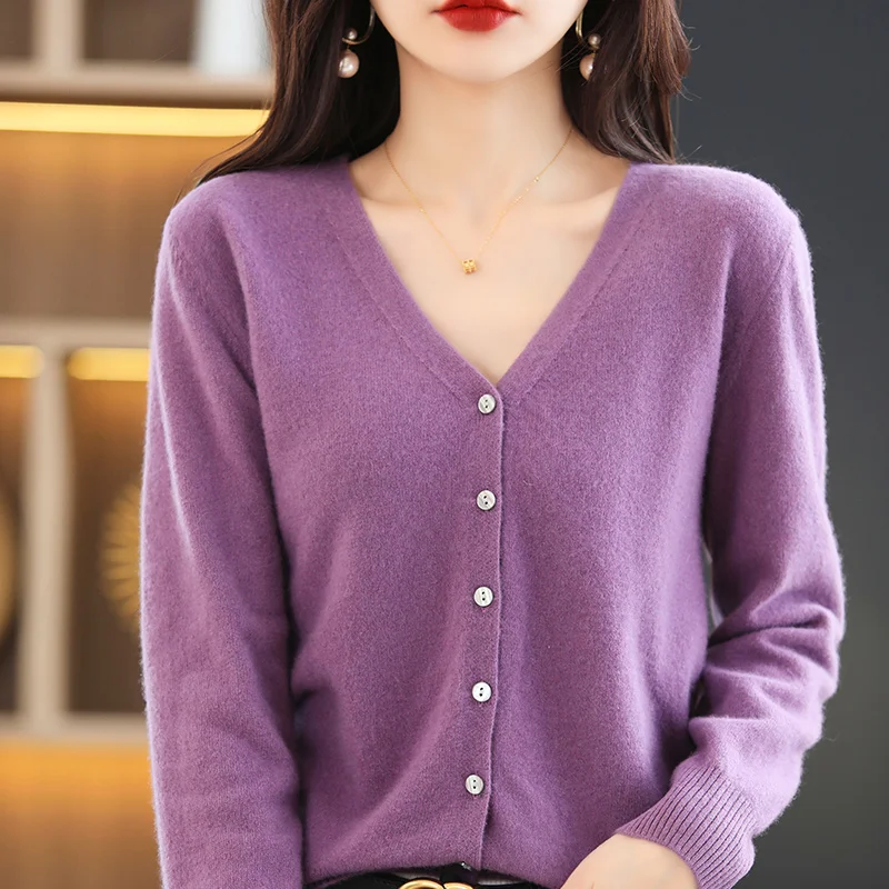 Knitted cardigan women's solid color simple 2022 new minority design temperament fashion V-Neck long sleeved top
Knitted cardigan women's solid color simple 2022 new minority design temperament fashion V-Neck long sleeved top