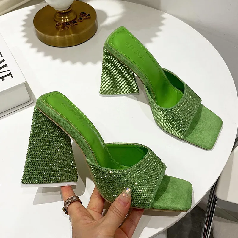 Summer 2022 New CRYSTAL Triangle Thick Heel Slippers Sexy Street Woman High Heels Square Toes Dress Party Shoes Size 35-41
Summer 2022 New CRYSTAL Triangle Thick Heel Slippers Sexy Street Woman High Heels Square Toes Dress Party Shoes Size 35-41