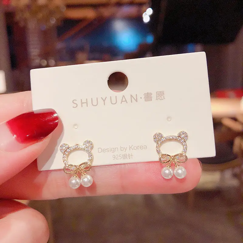 Fashion Zircon Pearl Bear Earrings Female Personality Earrings Korean Temperament Trend Earrings Earrings for Women Jewelry
Fashion Zircon Pearl Bear Earrings Female Personality Earrings Korean Temperament Trend Earrings Earrings for Women Jewelry