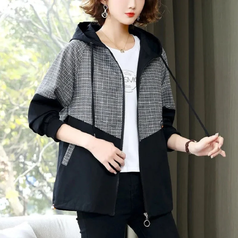 Trench Coat Women Spring Autumn 2023 New Large Size Hooded Plaid Windbreaker Jacket Fashion Casual Loose Outerwear Womens
Trench Coat Women Spring Autumn 2023 New Large Size Hooded Plaid Windbreaker Jacket Fashion Casual Loose Outerwear Womens