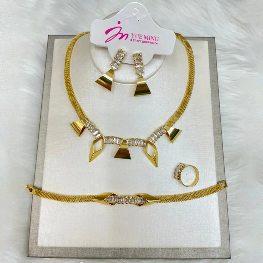Luxury Crystal Jewelry Set for Women Weddings Bridal Necklace and Earrings Bracelet Ring 4Pcs Set for African Italian Accessory
Luxury Crystal Jewelry Set for Women Weddings Bridal Necklace and Earrings Bracelet Ring 4Pcs Set for African Italian Accessory