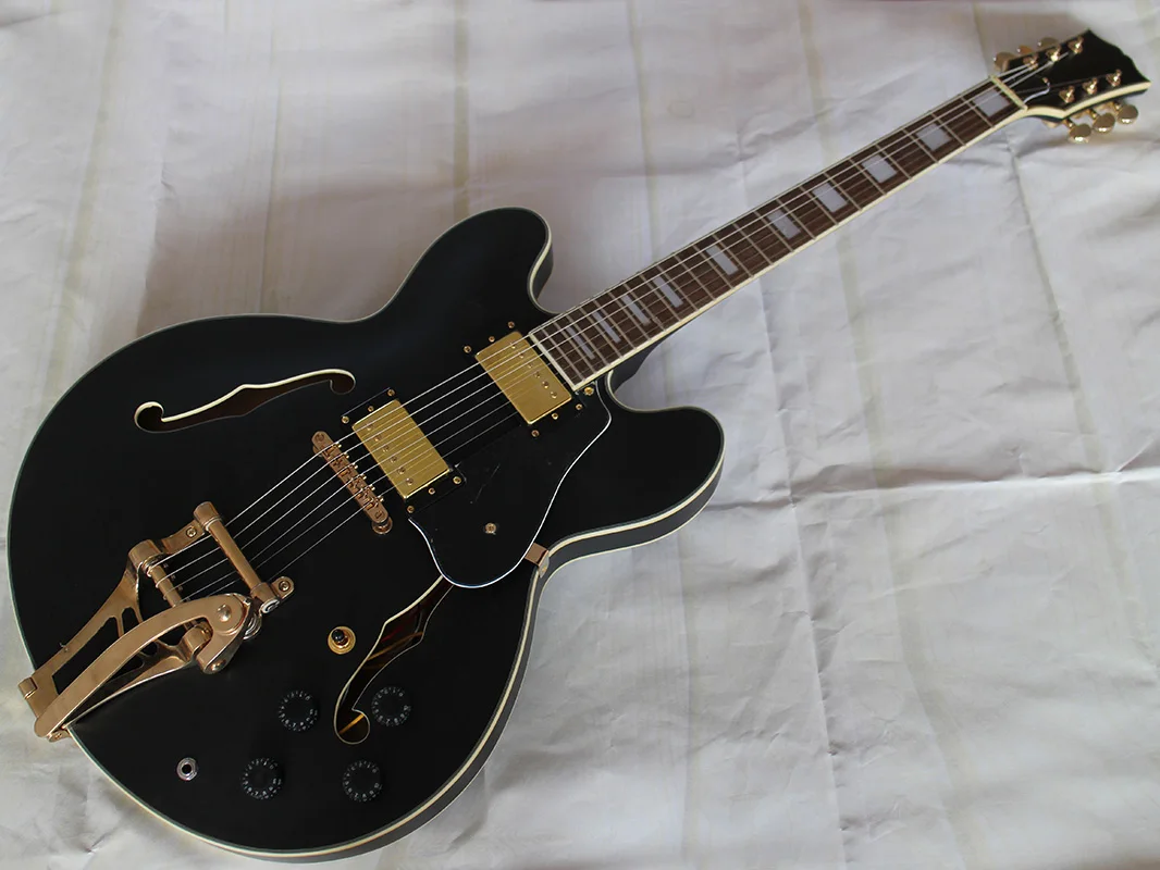 High quality signature Semi-hollow Diamond-hole Jazz Electric Guitar, custom head, metal accessories
High quality signature Semi-hollow Diamond-hole Jazz Electric Guitar, custom head, metal accessories