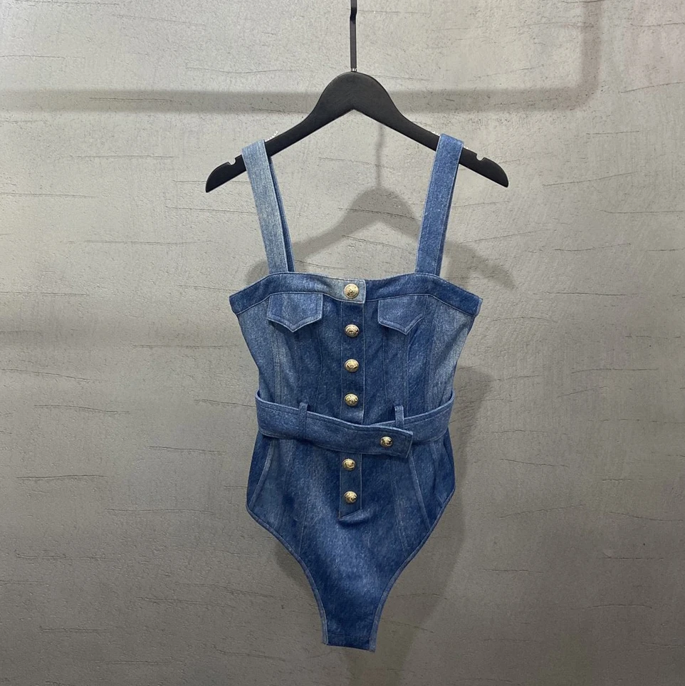 2022 spring and summer new suspenders wrap chest slim denim one-piece vest, fashion metal buckle slim fit all-match top women
2022 spring and summer new suspenders wrap chest slim denim one-piece vest, fashion metal buckle slim fit all-match top women