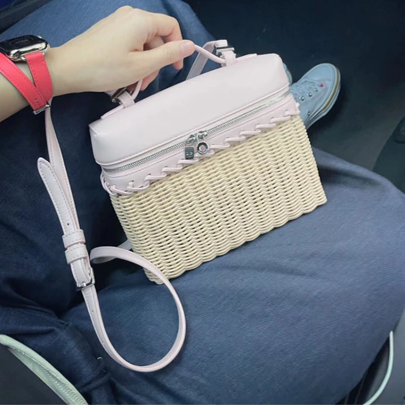Cowhide Color Matching Beach Vacation Shoulder Picnic Bag Bamboo Handbag Luxury Designer Handbags High Quality 2023
Cowhide Color Matching Beach Vacation Shoulder Picnic Bag Bamboo Handbag Luxury Designer Handbags High Quality 2023