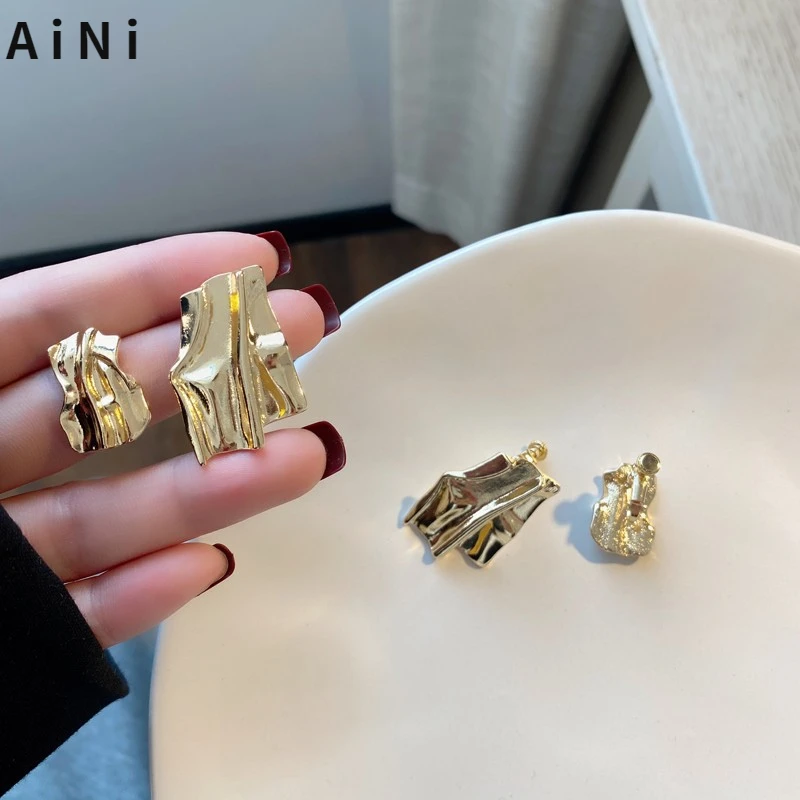 S925 needle Personality Metal Irregular Earrings Popular Design Asymmetric Trendy Jewelry 2021 New Trend Women Earrings
S925 needle Personality Metal Irregular Earrings Popular Design Asymmetric Trendy Jewelry 2021 New Trend Women Earrings