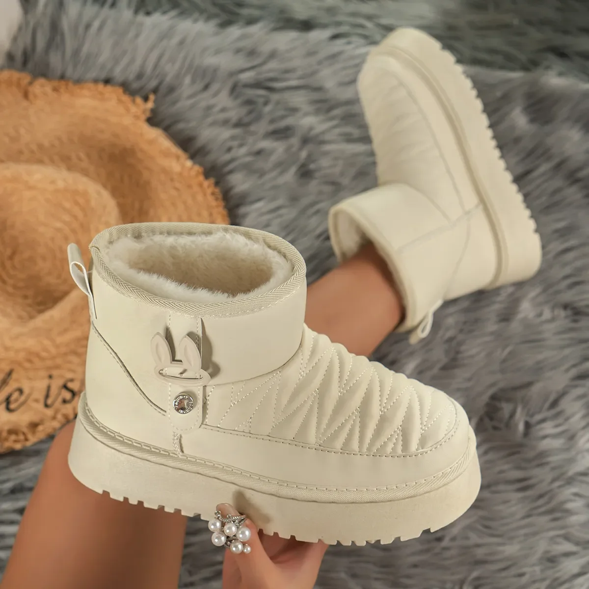 Женские Теплые ботильоны с коротким плюшем, на платформе
Женские Теплые ботильоны с коротким плюшем, на платформе