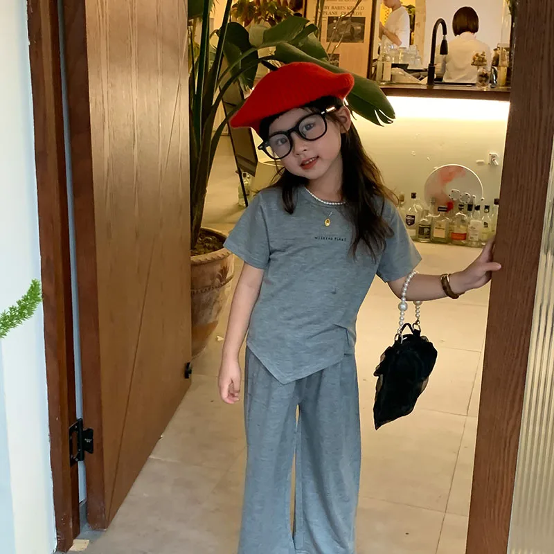 2022 summer new children's wear girls' Korean irregular T-shirt + wide leg pants 2-piece set 2-126
2022 summer new children's wear girls' Korean irregular T-shirt + wide leg pants 2-piece set 2-126