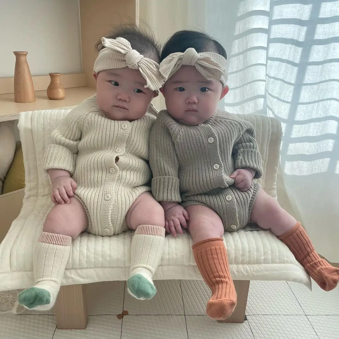 Rompers Short Sleeve Covered Button Short Length O-neck Collar Cotton New Fashion Casual Comfortable Spring Children Unisex
Rompers Short Sleeve Covered Button Short Length O-neck Collar Cotton New Fashion Casual Comfortable Spring Children Unisex
