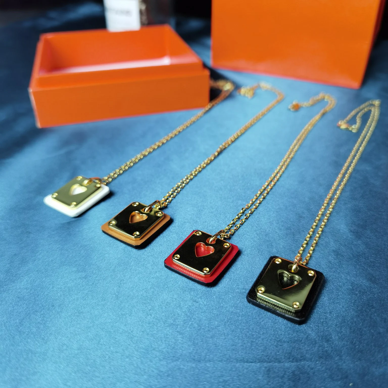 NEW IN2023 Hot Trend The Most Lovely Love Heart Necklace Everyday Wear Is Versatile, Exquisite And Simple Four Colors
NEW IN2023 Hot Trend The Most Lovely Love Heart Necklace Everyday Wear Is Versatile, Exquisite And Simple Four Colors