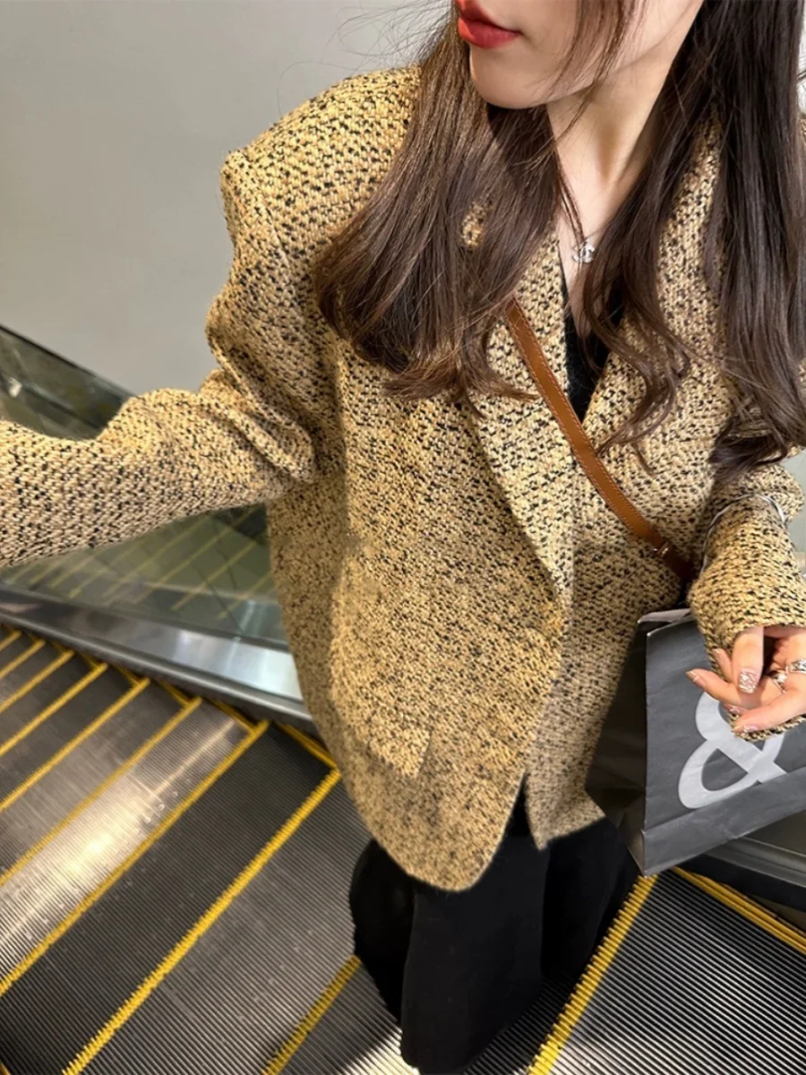 Женский милый Блейзер, новый дизайн 2023, популярный маленький универсальный французский винтажный элегантный шикарный женский костюм, пальто, топ на осень и зиму
Женский милый Блейзер, новый дизайн 2023, популярный маленький универсальный французский винтажный элегантный шикарный женский костюм, пальто, топ на осень и зиму