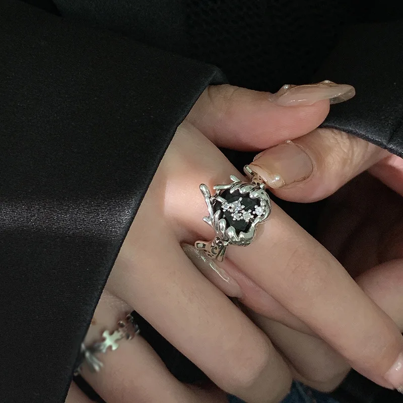 New 2023 Vintage Black Love Ring Unisex Hip-hop Simple Open Ring Banquet Jewelry Accessories Gift
New 2023 Vintage Black Love Ring Unisex Hip-hop Simple Open Ring Banquet Jewelry Accessories Gift