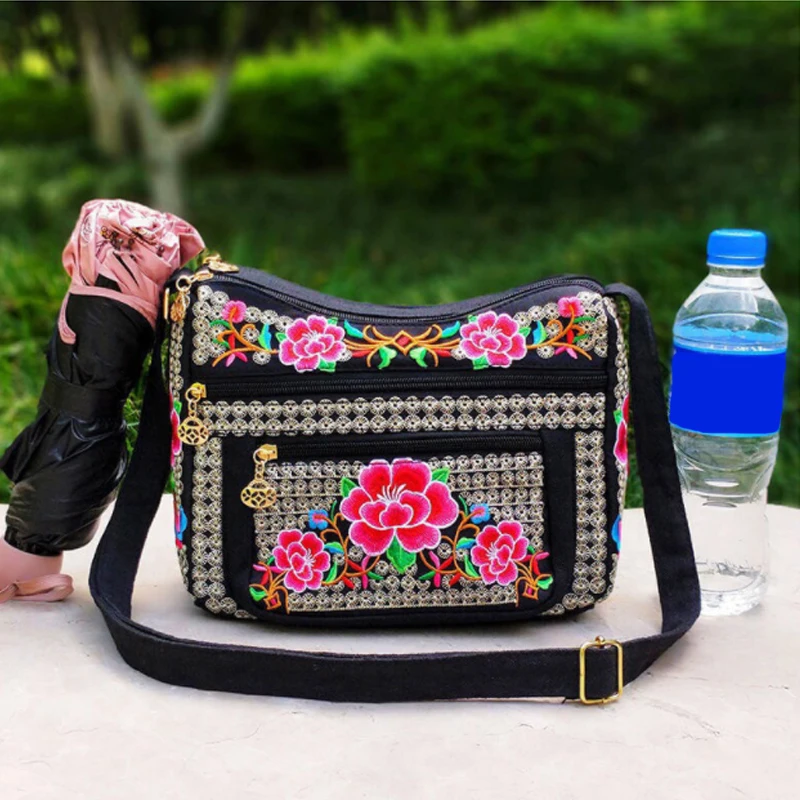 New Yunnan Ethnic Style Embroidered Bag Women's High Quality Exquisite Shoulder Bag Lady Change Mobile Phone Bag 
New Yunnan Ethnic Style Embroidered Bag Women's High Quality Exquisite Shoulder Bag Lady Change Mobile Phone Bag