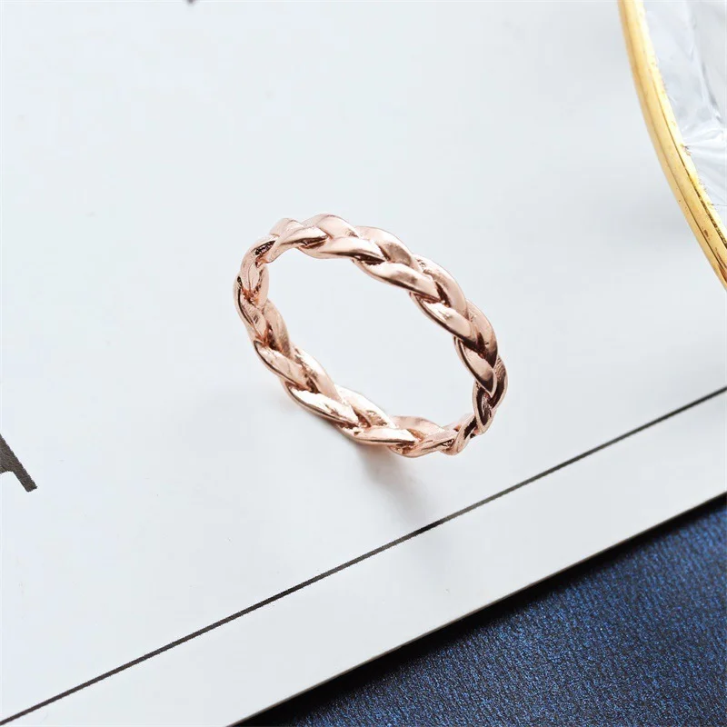 2020 Fashion Creative Closed Chain Ring Women Gold Silver Color Simple Retro Winding Twist Rings Female Wedding Jewelry Gifts
2020 Fashion Creative Closed Chain Ring Women Gold Silver Color Simple Retro Winding Twist Rings Female Wedding Jewelry Gifts