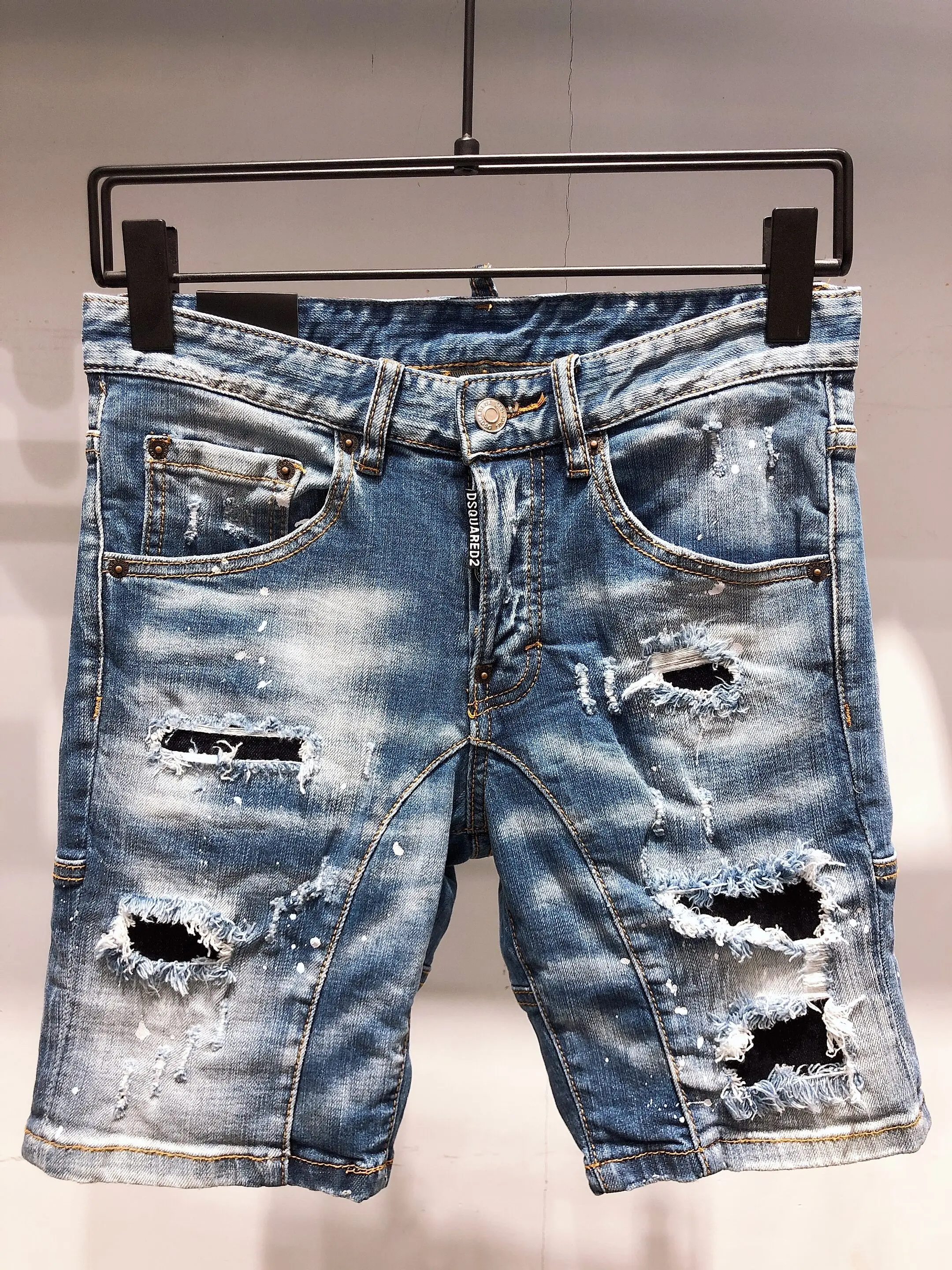 DSQUARED2 New Couple Denim Fashion Shorts Summer Casual Slim DSQ Printed Ripped Shorts Hip Hop Chain Denim Shorts A220
DSQUARED2 New Couple Denim Fashion Shorts Summer Casual Slim DSQ Printed Ripped Shorts Hip Hop Chain Denim Shorts A220