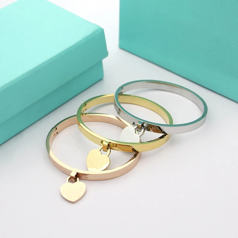 2023 New Three-color Single Peach Heart Couples Bracelets | Exquisite Gift with Heart-shaped Logo Pendant
2023 New Three-color Single Peach Heart Couples Bracelets | Exquisite Gift with Heart-shaped Logo Pendant