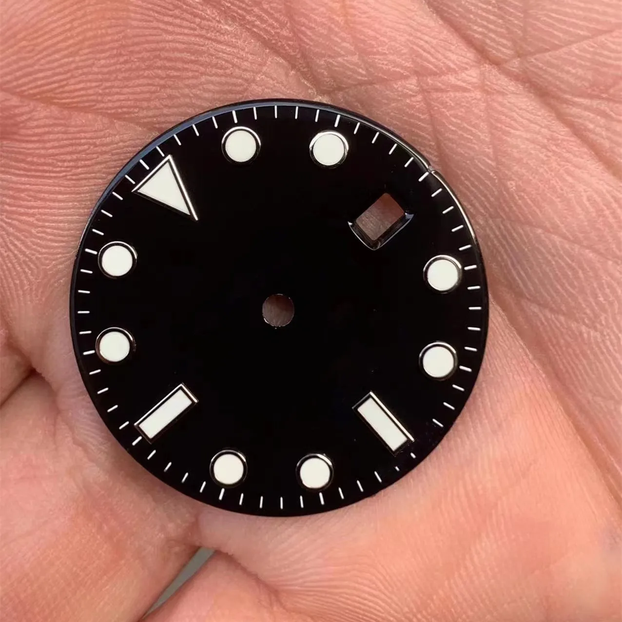 Сверх сине-зеленый светящийся циферблат для часов ETA2824/ 2836/ 3135, 28 мм, часовой механизм, подходит для чехла 40 мм
Сверх сине-зеленый светящийся циферблат для часов ETA2824/ 2836/ 3135, 28 мм, часовой механизм, подходит для чехла 40 мм