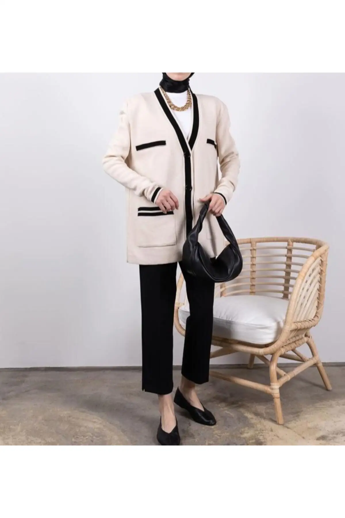 Women's Cardigan Striped Beige Knitwear With ornaments Casual Knitted Pockets Casual Knitted Quality Fashion Sweaters Loose Jumper
Women's Cardigan Striped Beige Knitwear With ornaments Casual Knitted Pockets Casual Knitted Quality Fashion Sweaters Loose Jumper