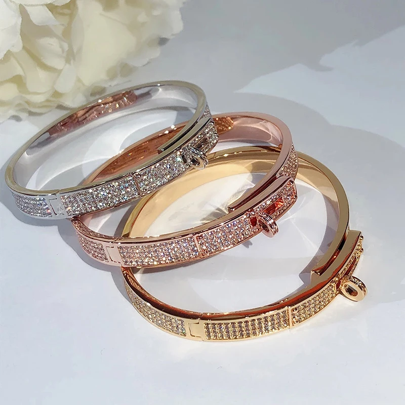 Fashion Personality Versatile Buckle Bracelet Trend Women Neutral AAA Zircon Shining Gold Copper High End Jewelry Brand
Fashion Personality Versatile Buckle Bracelet Trend Women Neutral AAA Zircon Shining Gold Copper High End Jewelry Brand