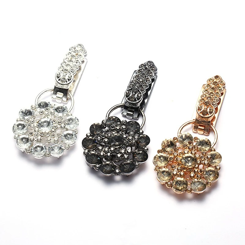 Fashion Diamond Buttons Decorative Rhinestone Metal Duck Buckle for Fur Overcoat Garment Accessories
Fashion Diamond Buttons Decorative Rhinestone Metal Duck Buckle for Fur Overcoat Garment Accessories