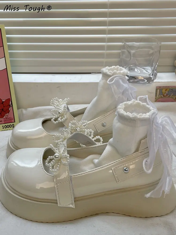 Женские туфли Kawaii Sweet Mary Janes в японском стиле с жемчужинами и цветами, элегантные однотонные Туфли с круглым носком, модель сезона осень 2022 года
Женские туфли Kawaii Sweet Mary Janes в японском стиле с жемчужинами и цветами, элегантные однотонные Туфли с круглым носком, модель сезона осень 2022 года