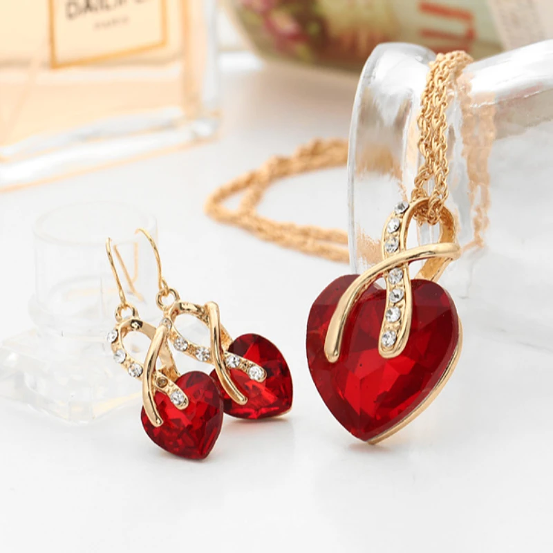 Комплект из колье и серёг, с кристаллами
Комплект из колье и серёг, с кристаллами