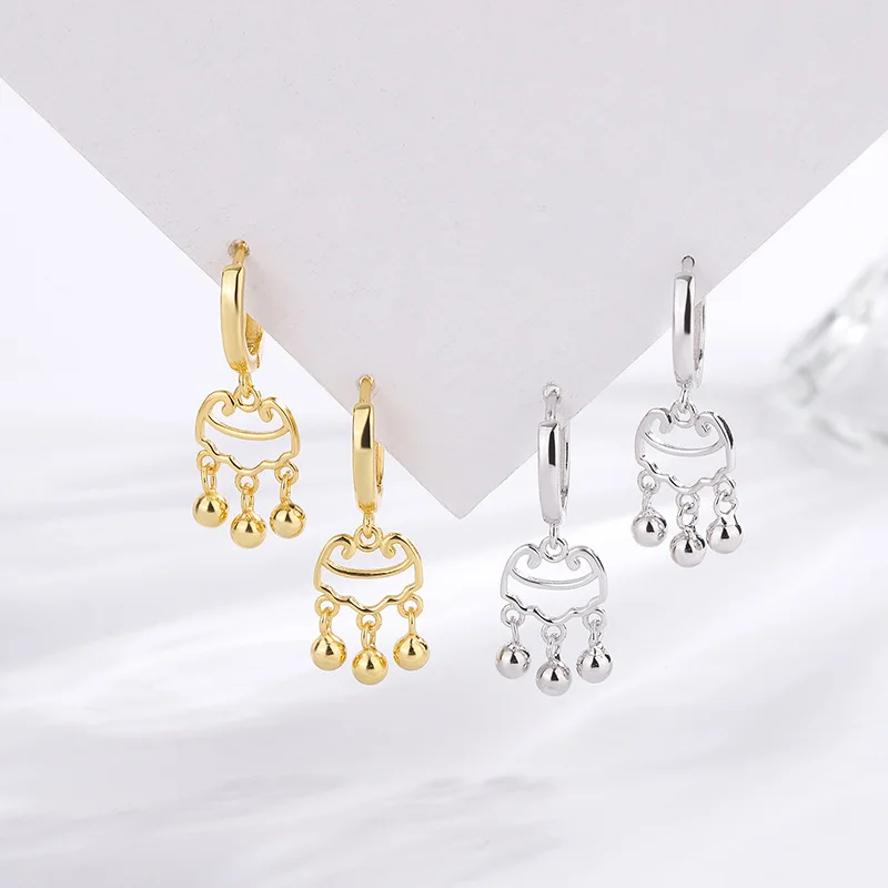 S925 Sterling Silver Short Tassel Long Life Lock Earrings for Women's Pair of Fashion Small Gold Ear Buckles Ear Holes
S925 Sterling Silver Short Tassel Long Life Lock Earrings for Women's Pair of Fashion Small Gold Ear Buckles Ear Holes