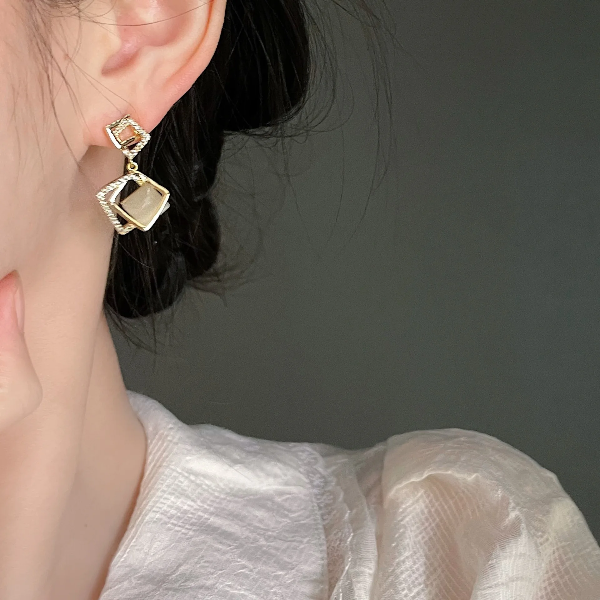 New Pin Cat's Eye Stainless Steel Earrings Women's Geometric Pearl Diamond Wholes Butterfly Stud 2023 Trending Luxury Jewelry
New Pin Cat's Eye Stainless Steel Earrings Women's Geometric Pearl Diamond Wholes Butterfly Stud 2023 Trending Luxury Jewelry