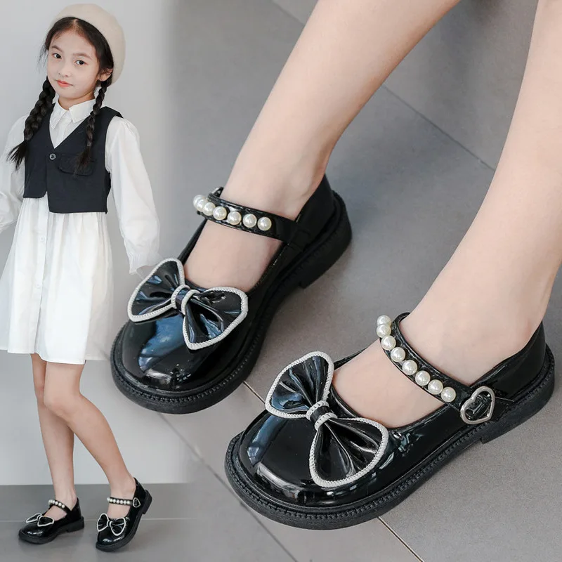 Black Shiny Pearl Bow Cute Princess Shallow Loafers Round Head All-match Love Button 2022 Wedding Girls Shoes Glossy Casual New
Black Shiny Pearl Bow Cute Princess Shallow Loafers Round Head All-match Love Button 2022 Wedding Girls Shoes Glossy Casual New