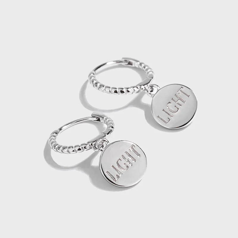 Sterling silver Korean style earrings cold wind design round card English letters temperament all-match ear buckle
Sterling silver Korean style earrings cold wind design round card English letters temperament all-match ear buckle