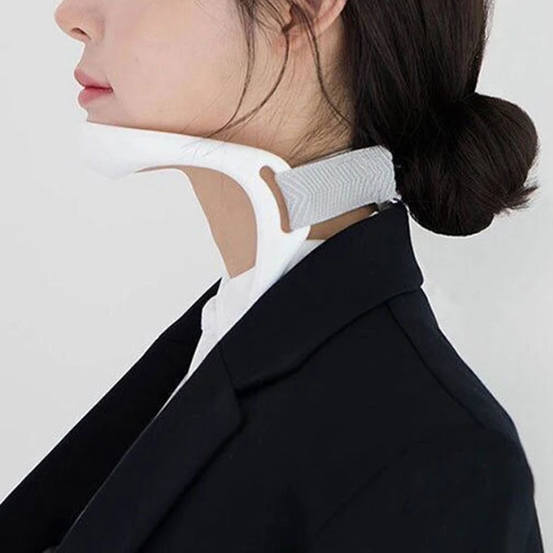 1PC Lightweight NECK Helper Braces Cervical Traction Repair Neck Guard Corrector Guard Turtle Neck Fixed Support Cervical Collar
1PC Lightweight NECK Helper Braces Cervical Traction Repair Neck Guard Corrector Guard Turtle Neck Fixed Support Cervical Collar