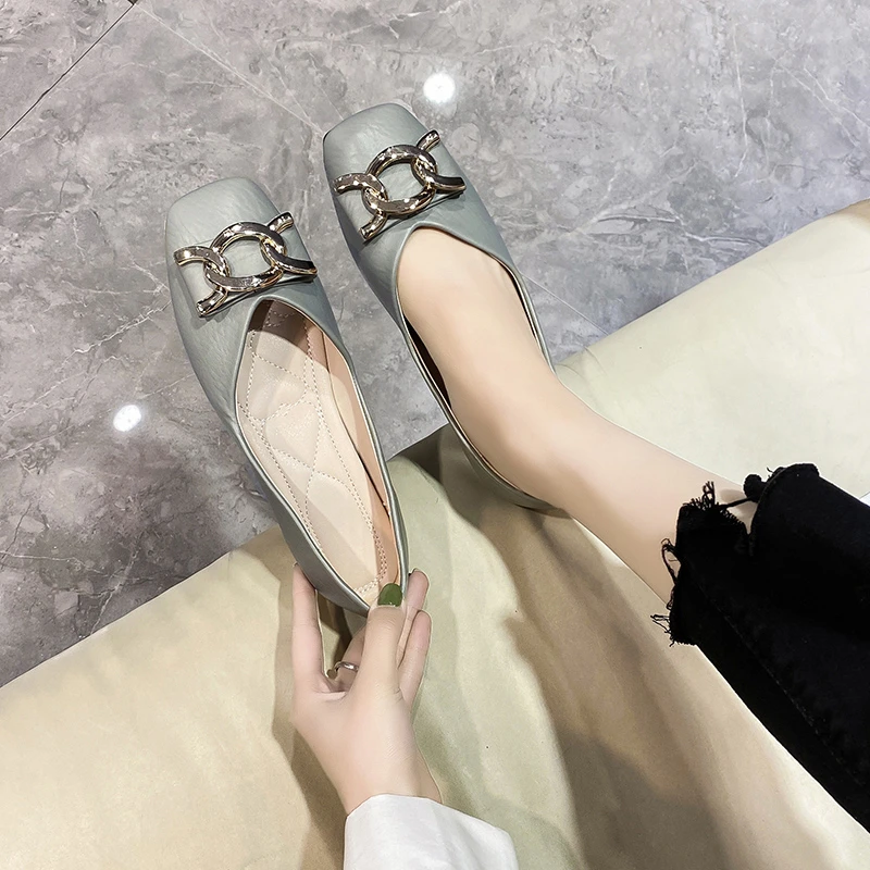 Туфли-лодочки женские универсальные, летняя Модная и удобная обувь на плоской подошве, с металлическим украшением, сказочный стиль, 2022
Туфли-лодочки женские универсальные, летняя Модная и удобная обувь на плоской подошве, с металлическим украшением, сказочный стиль, 2022